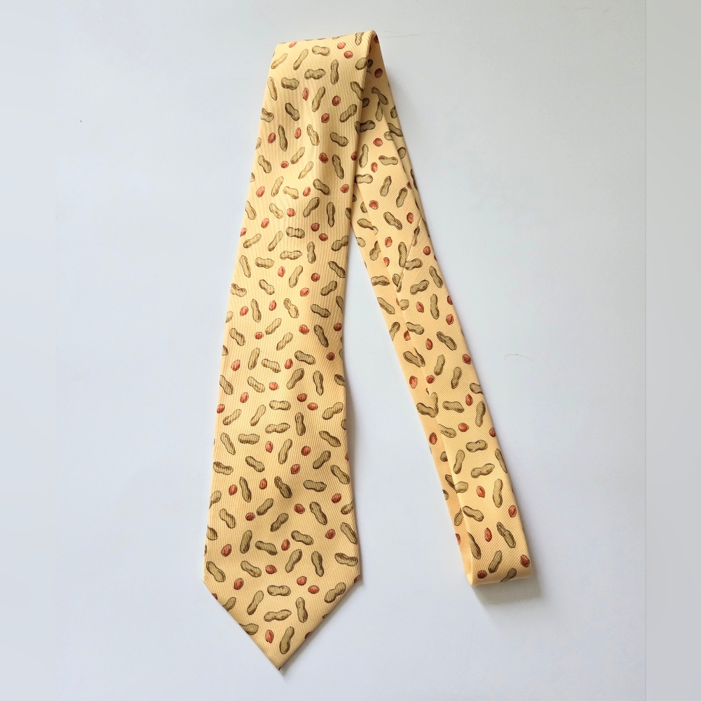 Hermès | Vintage Peanuts and Shell Peanuts Silk Tie